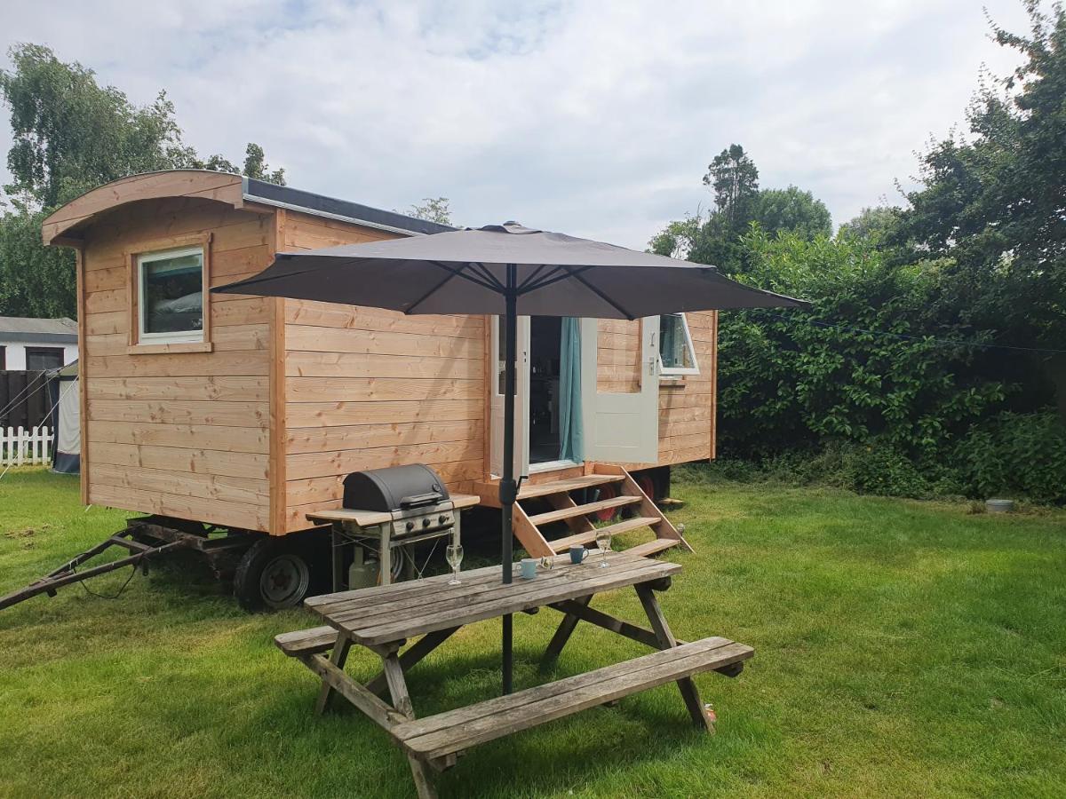 Tiny House Op Wielen Friesland Hotel Workum Exterior photo